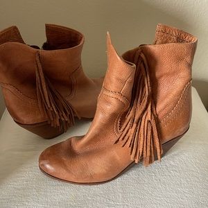 Selling them due to needing additional closet space. Love these boots!